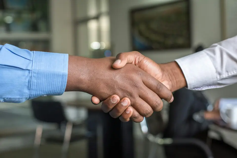 Advisor and client shaking hands after a tax planning meeting